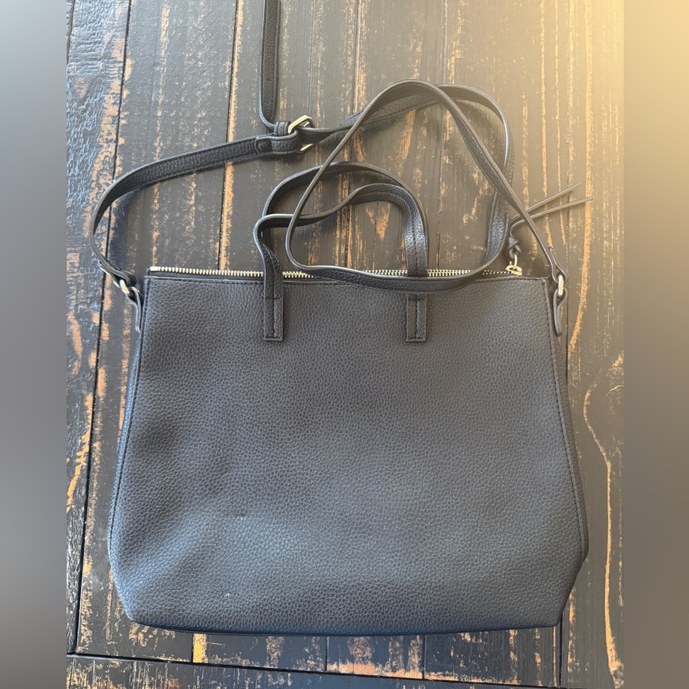 Old navy medium black tan zipper top crossbody purse vegan leather